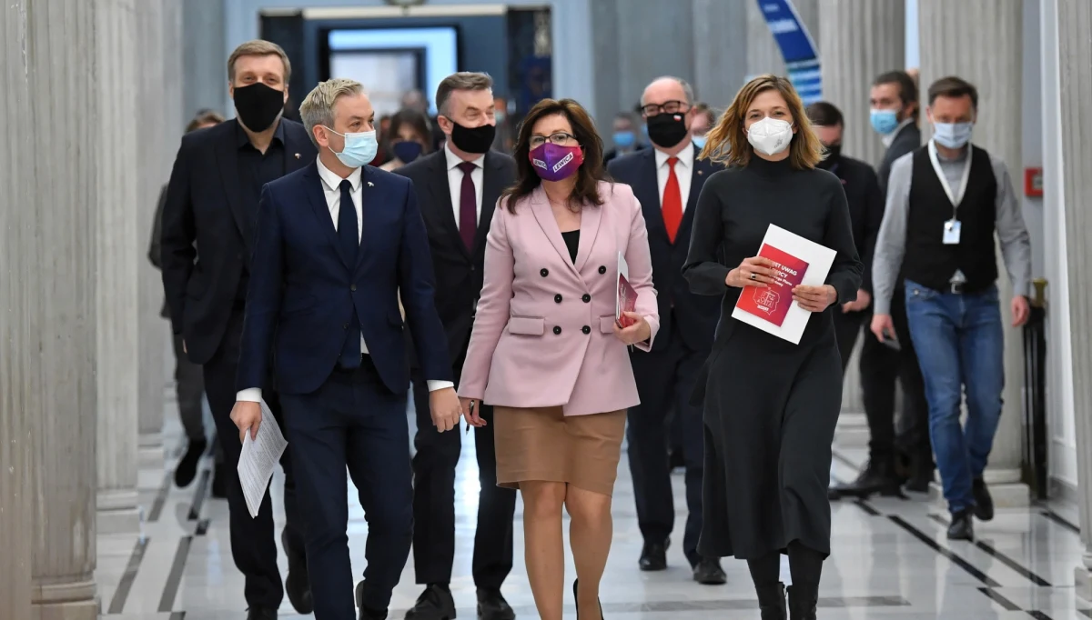 Jako "bardzo konstruktywną i rzeczową" określił premier Mateusz Morawiecki wtorkową rozmowę z politykami Lewicy nt. Funduszu Odbudowy. Warunki Lewicy nie były łatwe, ale uznaliśmy je za cenne, także z punktu widzenia rozwoju gospodarczego - powiedział w środę szef rządu.