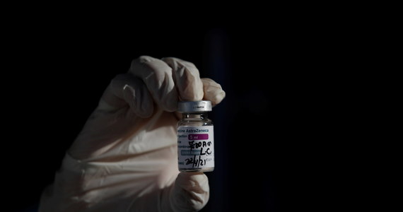 Komisja Europejska podała datę pierwszej rozprawy w postępowaniu prawnym przeciwko firmie AstraZeneca za nieprzestrzeganie umowy w sprawie dostaw szczepionek przeciw Covid-19. Rozprawa odbędzie się przed sądem w Brukseli 26 maja.