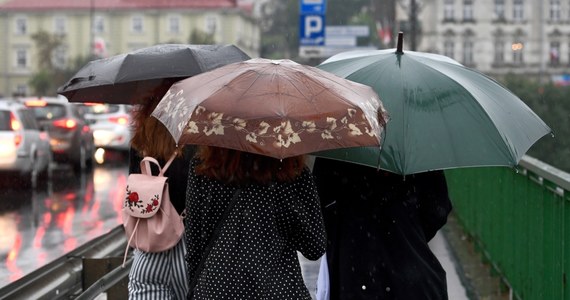 Od czwartku w Polsce zmiana pogody. Niemal w całym kraju sporo chmur a do tego deszcz. Będzie jednak ciepło. Termometry na Dolnym Śląsku pokażą do 20 stopni C. 