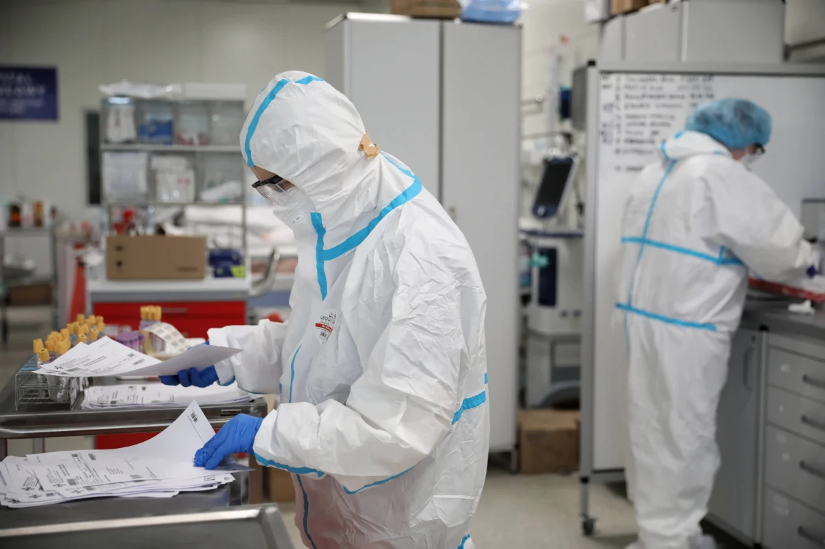 W ciągu ostatniej doby w Polsce odnotowano 8 427 nowych zakażeń koronawirusem. Zmarło 541 pacjentów z Covid-19.
 
