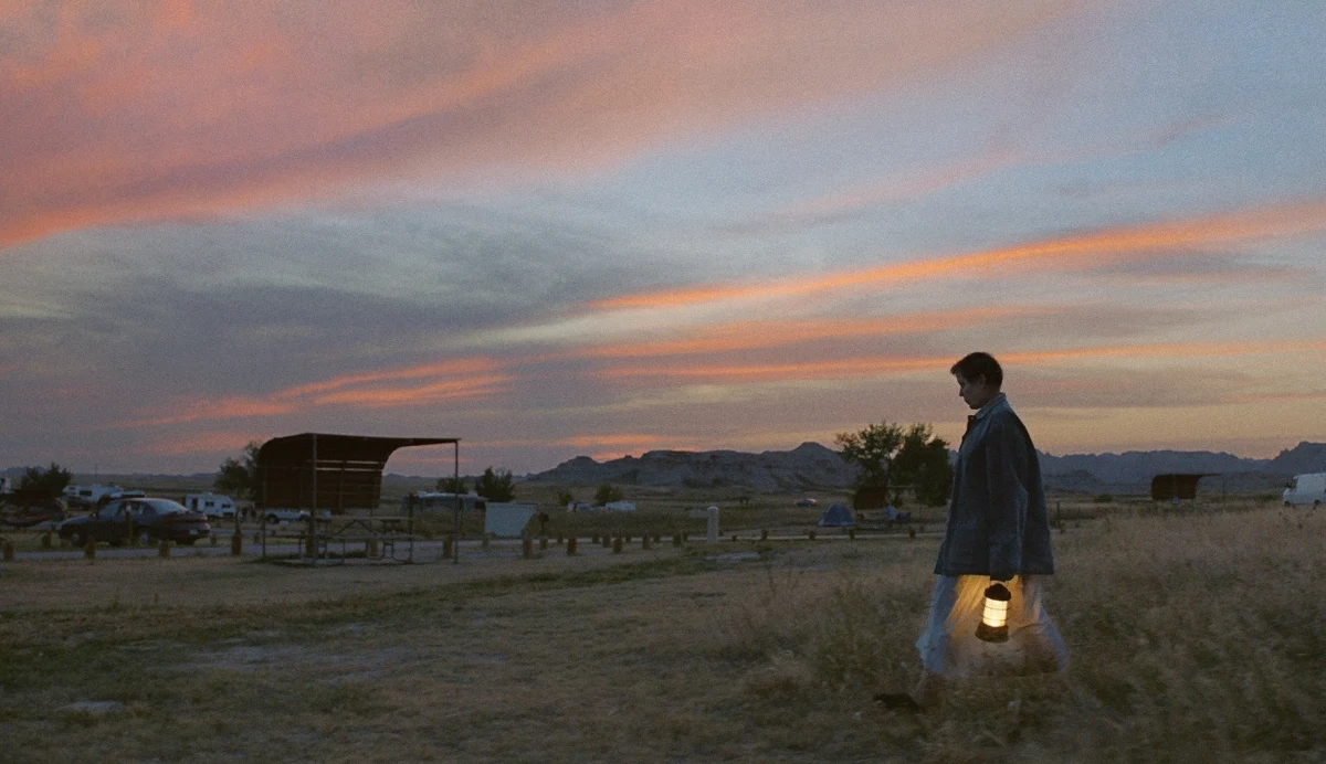 Dystrybutorzy filmowi zareagowali natychmiast na luzowanie obostrzeń koronawirusowych. Jest już gotowy nowy harmonogram polskich premier. Od 14 maja czynne będą kina plenerowe, od 29 - te stacjonarne. Sala może być zajęta w połowie. 