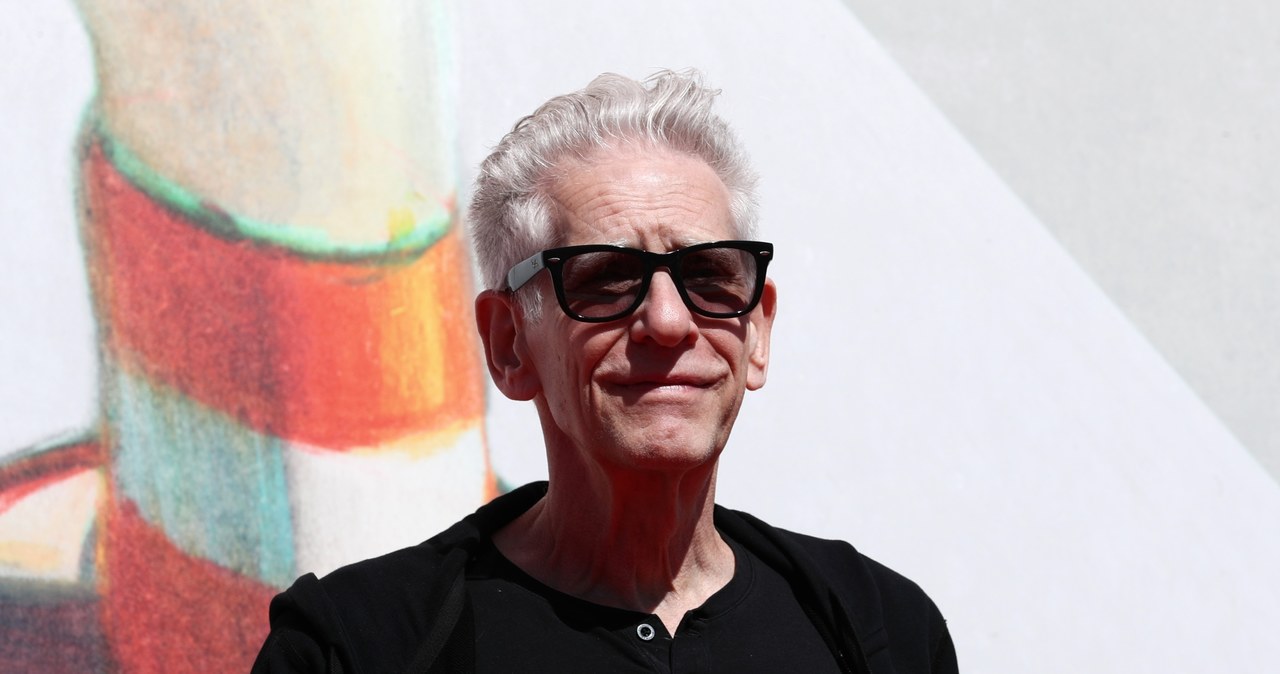 Legendarny kanadyjski reżyser David Cronenberg wraca za kamerę. Latem rozpoczną się zdjęcia do jego najnowszego filmu zatytułowanego "Crimes of the Future" ("Zbrodnie przyszłości"). Będzie to jego pierwszy film od czasu "Map gwiazd" z 2014 roku.