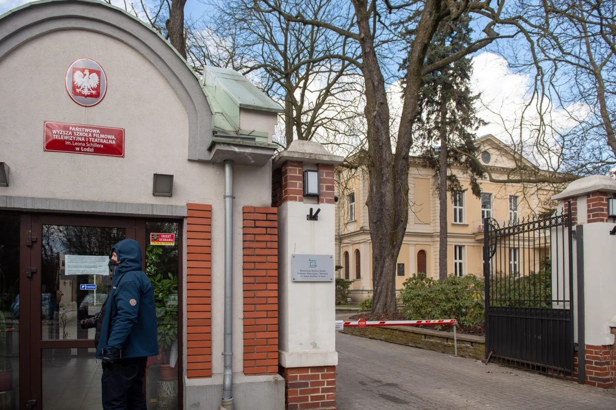 Oskarżani o przemoc pedagodzy Szkoły Filmowej w Łodzi - m.in. b. rektor Mariusz Grzegorzek, Mariusz Jakus i Grzegorz Wiśniewski - staną przed rzecznikiem dyscyplinarnym uczelni - zadecydowała Komisja Antymobbingowa i Antydyskryminacyjna.