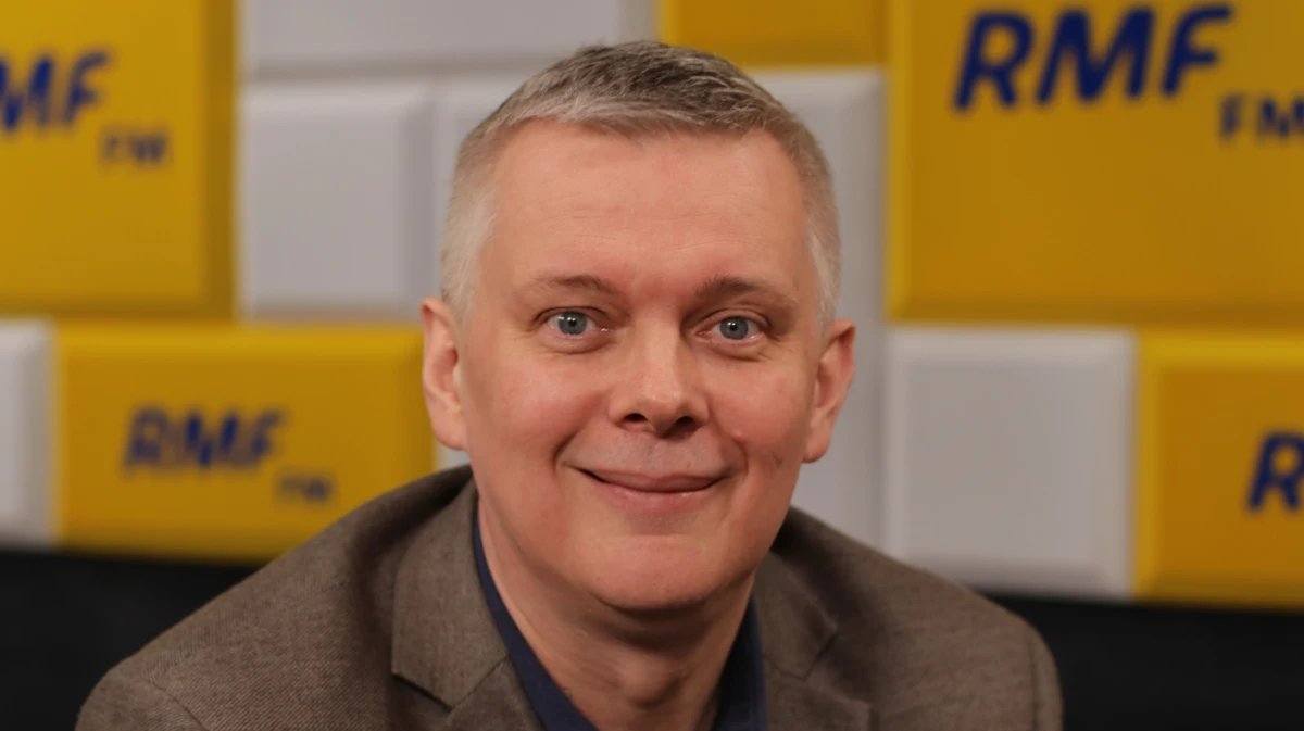 „Na pewno nie będziemy przeciw (ratyfikacji decyzji o zwiększeniu zasobów własnych UE), zgłosimy swoje poprawki i zobaczymy, co się w Sejmie wydarzy we wtorek” – mówił w Porannej rozmowie w RMF FM wiceprzewodniczący Platformy Obywatelskiej Tomasz Siemoniak. „Chcemy przedstawić projekt ustawy gwarancyjnej, gdzie znajdą się różne elementy zabezpieczające te pieniądze” – dodał. Siemoniak tłumaczył także, że w grudniu jego partia deklarowała poparcie dla Krajowego Planu Odbudowy, gdyż „nikt nie przypuszczał, że żadnego dialogu z rządem nie będzie”. Na uwagę, że Lewica jednak prowadziła rozmowy, wiceprzewodniczący PO podkreślił, że „to nie był dialog z całą opozycją”. „Ja uważam, że nawet jeśli Lewica miała zaproszenie do premiera, to liderzy powinni powiedzieć: panie premierze, poczekajmy dwie godziny, doprosimy resztę opozycji i samorządowców. Tak się nie stało i stąd mamy taką sytuację” – powiedział Siemoniak.