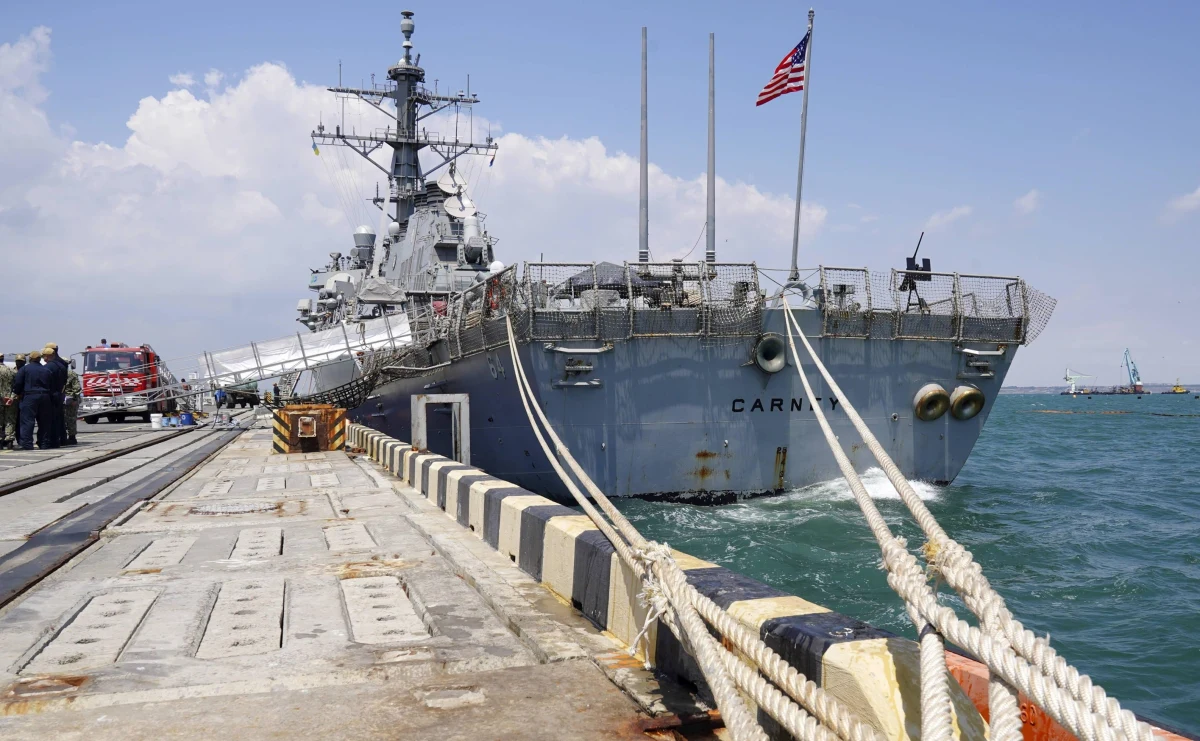 ​W czwartek chińskie ministerstwo obrony wezwało Stany Zjednoczone do zmniejszenia obecności wojskowej, która według Pekinu stała się w tym roku bardziej aktywna w powietrzu i na morzach w pobliżu Chin.