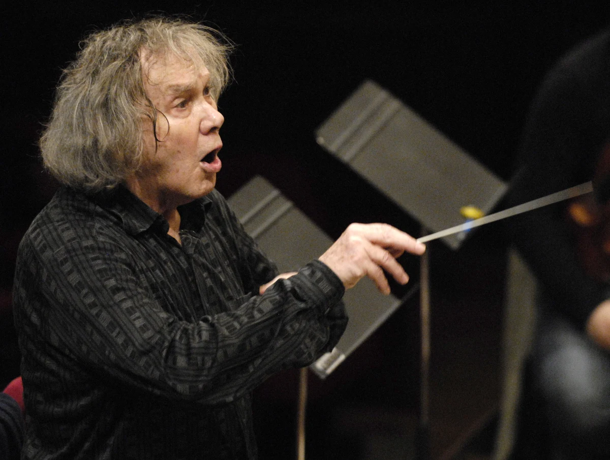 ​Zmarł dyrygent Kazimierz Kord, wieloletni dyrektor naczelny i artystyczny Filharmonii Narodowej w Warszawie. Miał 90 lat. O śmierci artysty poinformowała w czwartek Filharmonia Narodowa. "Z wielkim żalem informujemy o śmierci Maestro Kazimierza Korda, Dyrektora Naczelnego i Artystycznego Filharmonii Narodowej w latach 1977-2001, wielkiego Dyrygenta, charyzmatycznego Artysty, wspaniałego Dyrektora, szlachetnego Człowieka" - podano na Facebooku FN.