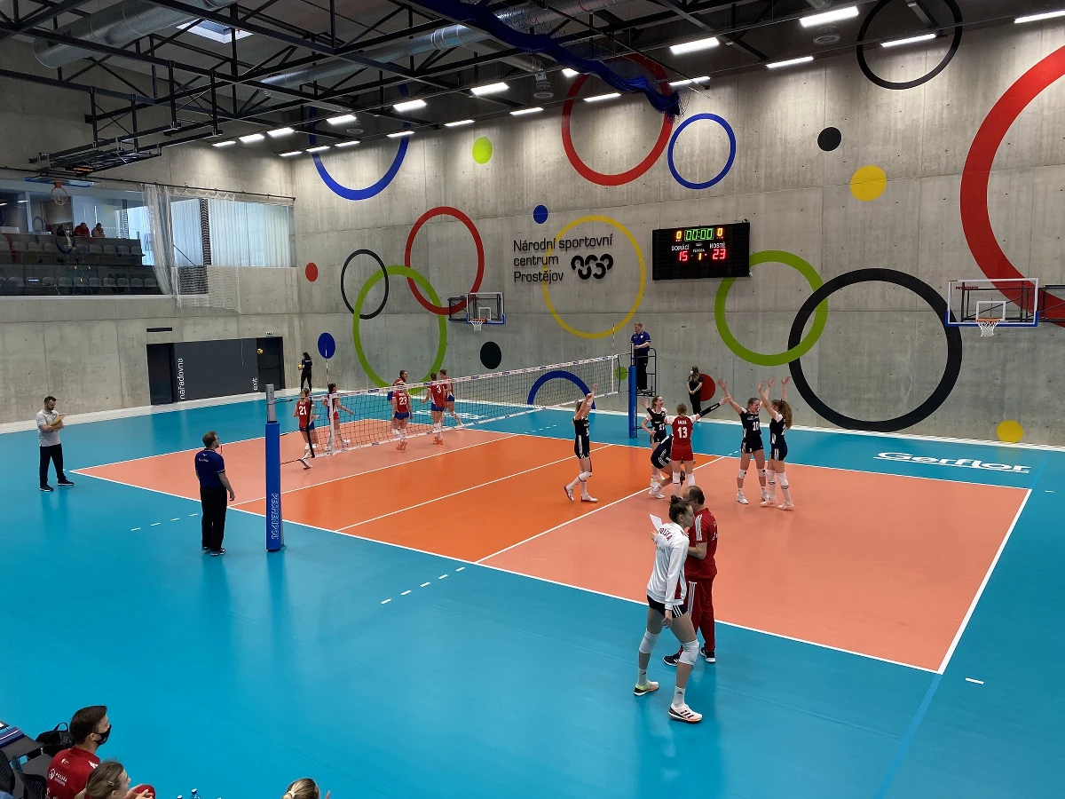 Polskie siatkarki przegrały w Prostejovie z reprezentacją Czech 2:3 (25:16, 25:23, 13:25, 24:26, 10:15) w drugim meczu sparingowym. W czwartek biało-czerwone uległy rywalkom 0:4.