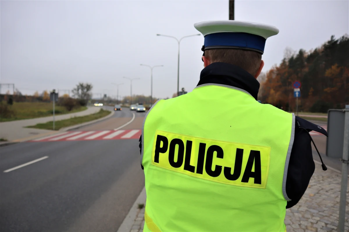 Są zarzuty dla kierowcy, który w czwartek w Rycerce Górnej niedaleko Żywca uciekał przed policją. Mężczyzna będzie teraz odpowiadał za kierowanie samochodem po wypiciu alkoholu, ucieczkę oraz próbę wywierania wpływu na policjantów. 