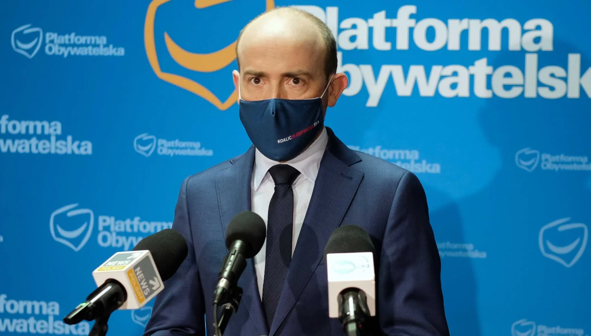 Szef PO Borys Budka zaapelował o przesunięcie o 14 dni wtorkowego posiedzenia Sejmu w sprawie zwiększenia zasobów własnych w związku z Krajowym Planem Odbudowy. Wcześniej należy w uzgodnieniu z samorządami wypracować gwarancje ustawowe dotyczące rozdziału środków - uważa.