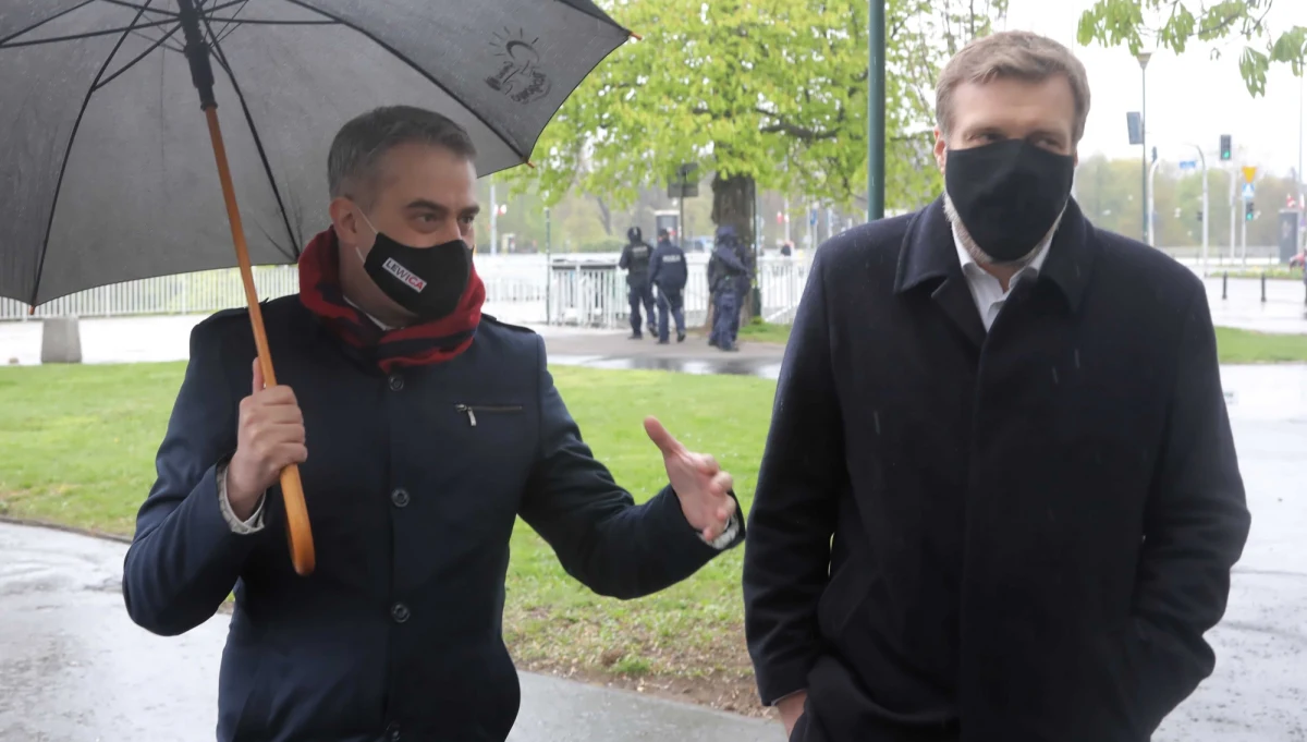 Poseł Krzysztof Gawkowski powiedział w sobotę, że Lewica będzie domagała się przesunięcia wtorkowego posiedzenia Sejmu, jeżeli "rząd Mateusza Morawieckiego do poniedziałku rano nie wyśle informacji o ostatecznym kształcie Krajowego Planu Odbudowy".