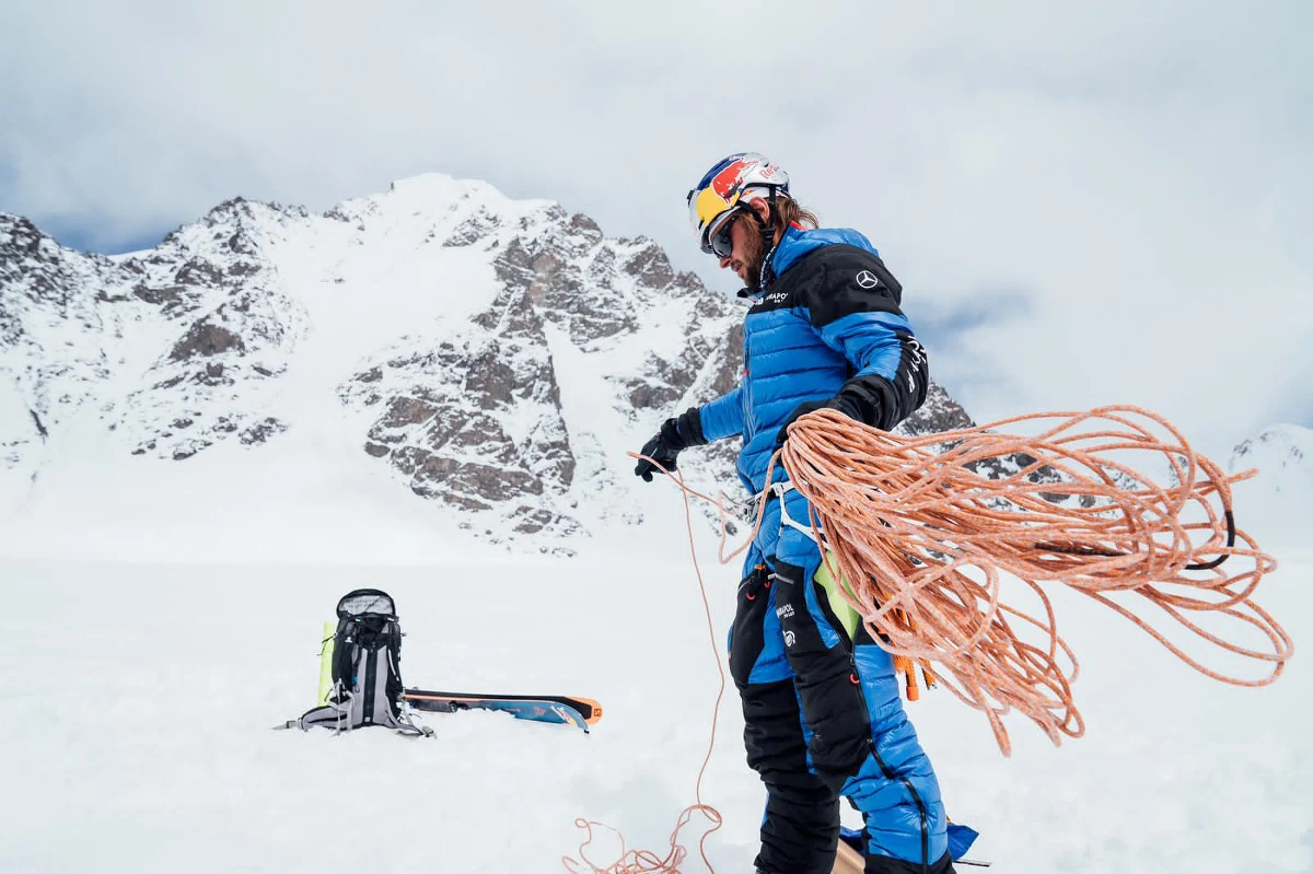 "To była na pewno fajna przygoda. Wcześniej tam nikogo nie było" - mówi w rozmowie z Maciejem Pałahickim, himalaista i narciarz ekstremalny Andrzej Bargiel. W piątek, zdobył szczyt Yawash Sar II w Karakorum i zjechał z niego na nartach. Nikt przed nim tego nie dokonał. Jak dodaje: świadomość, że nikogo w danym miejscu nie było jest taka magiczna. 