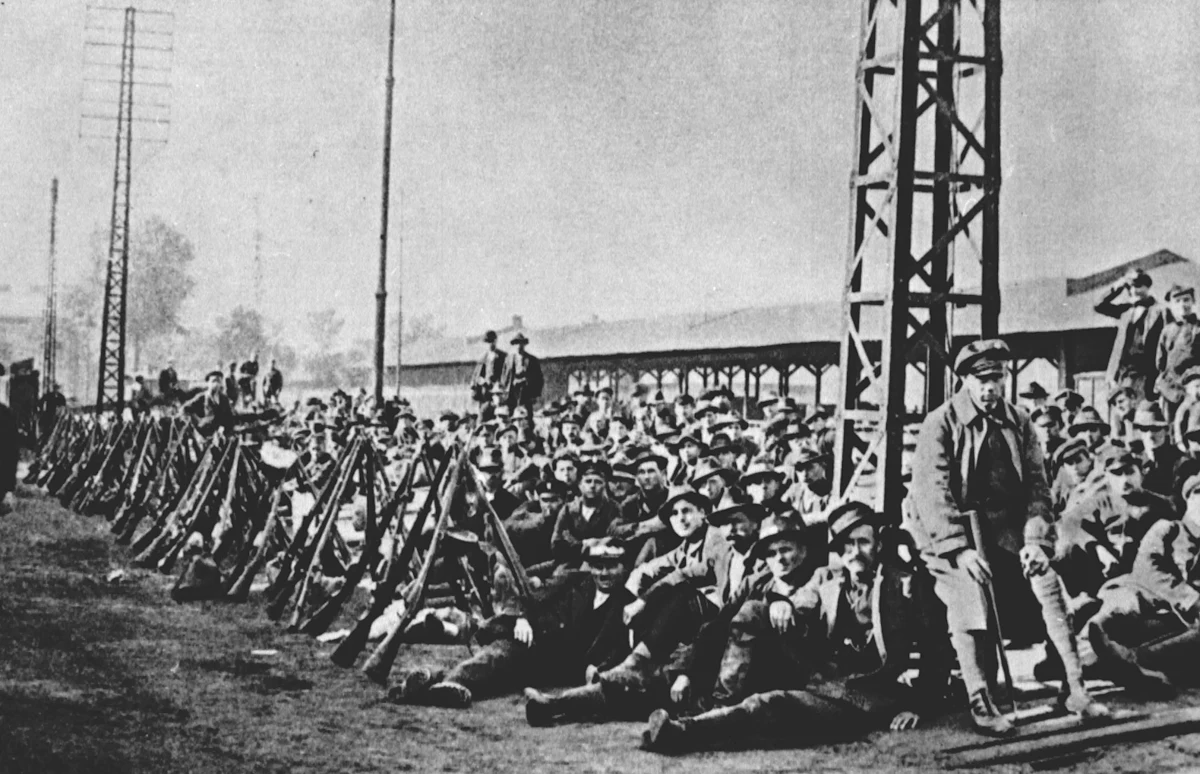 100 lat temu, w nocy z 2 na 3 maja 1921 r., wybuchło III Powstanie Śląskie. Efektem trwających dwa miesiące walk było przyznanie Polsce znacznie większej części Górnego Śląska i większości kopalń, hut i innych zakładów przemysłowych. Latem 1922 r. na przydzielone terytorium wkroczyły oddziały Wojska Polskiego.