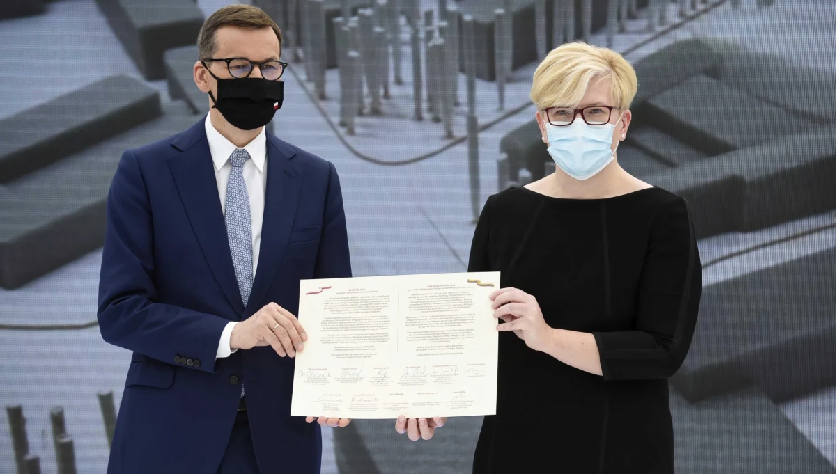 Polska i Litwa wspierają Ukrainę i Białoruś w walce o demokrację i wolność; opowiadamy się za obroną zasad prawa międzynarodowego oraz integralności państw w tej części Europy - mówił premier Mateusz Morawiecki podczas wspólnej konferencji z premier Litwy Ingridą Simonyte.