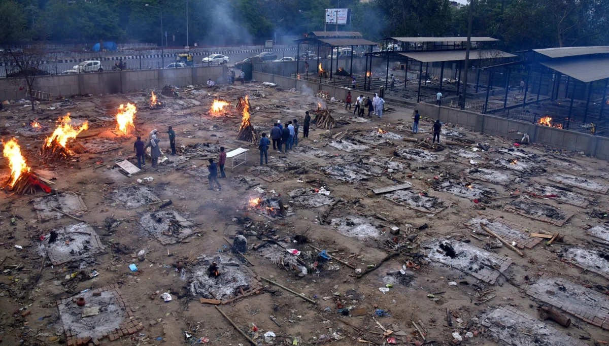 Liczba nowych przypadków zakażenia koronawirusem w Indiach nieznacznie spadła w niedzielę, ale liczba zgonów w wyniku Covid-19 wzrosła o rekordową liczbę 3689 - poinformowały indyjskie władze.