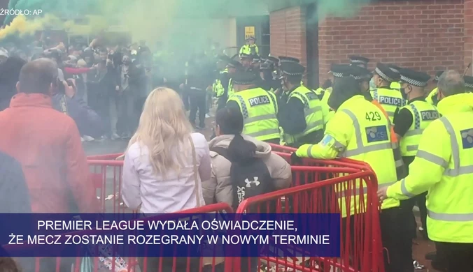 Premier League. Starcie kibiców Manchesteru United z policją, w ruch poszły butelki! Wideo