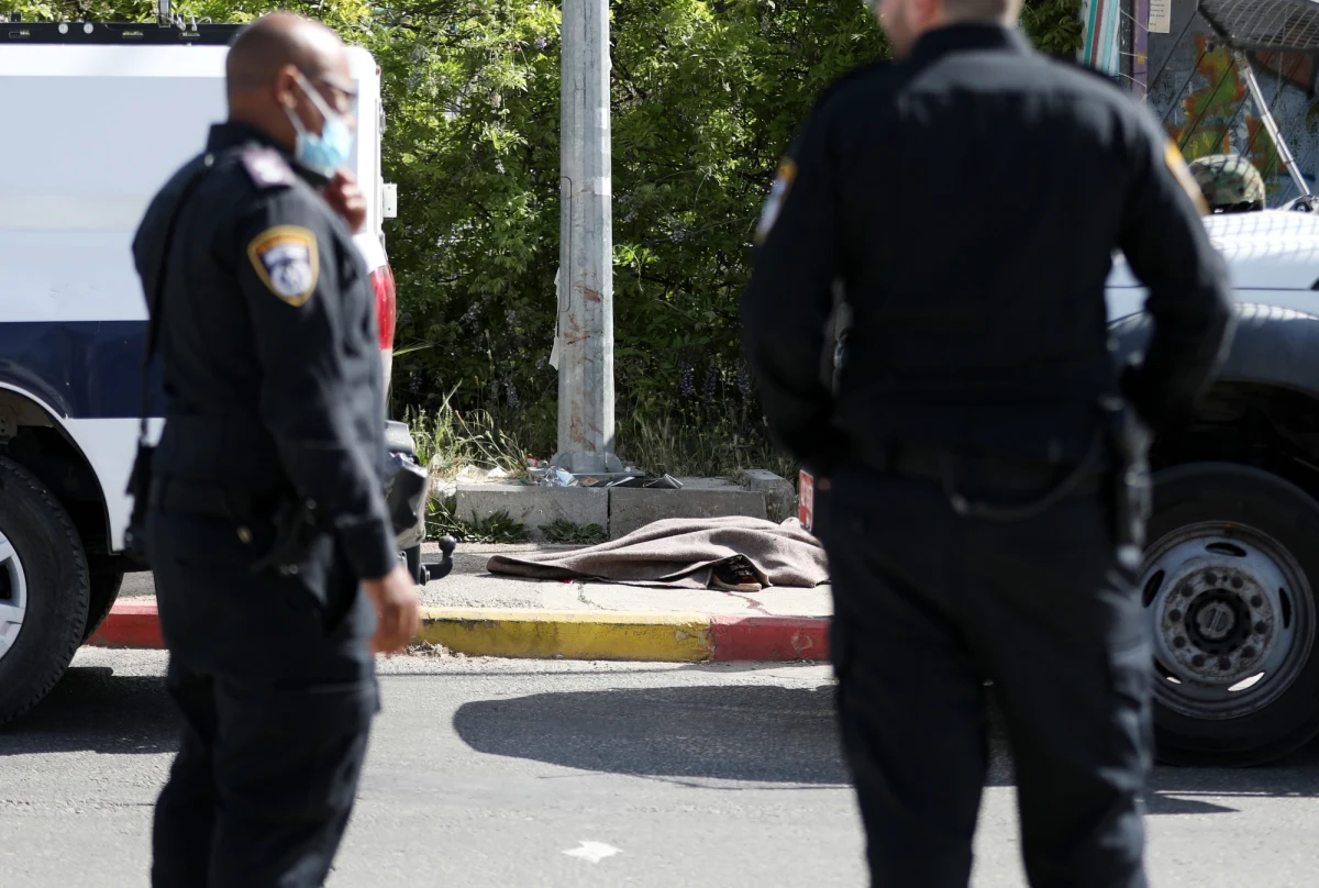 Izraelski żołnierz zastrzelił na Zachodnim Brzegu Jordanu 60-letnią Palestynkę, która usiłowała zaatakować go nożem. W innym incydencie na tym samym terytorium trzej Izraelczycy zostali ranni w ataku Palestyńczyków.