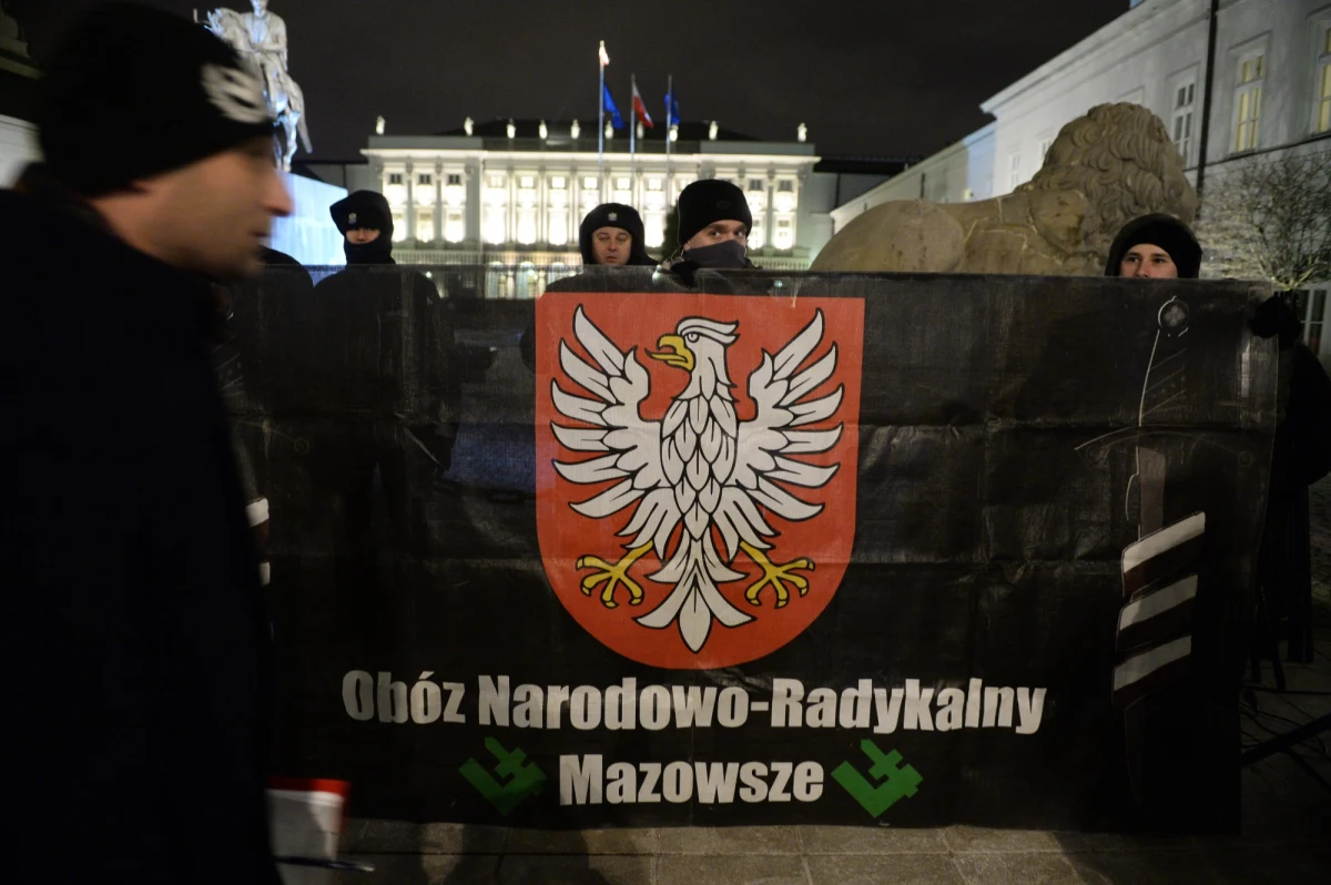 "Nasza opinia nie daje prokuraturze argumentów do wniosku o delegalizację stowarzyszenia ONR" - mówi RMF FM Jan Żaryn, dyrektor Instytutu Dziedzictwa Myśli Narodowej. Prokuratura Regionalna w Krakowie o opinię na temat tej organizacji pod nazwą Obóz Radykalno-Narodowy zwróciła się właśnie do Instytutu, który przekazał śledczym trzy zbieżne ekspertyzy. 