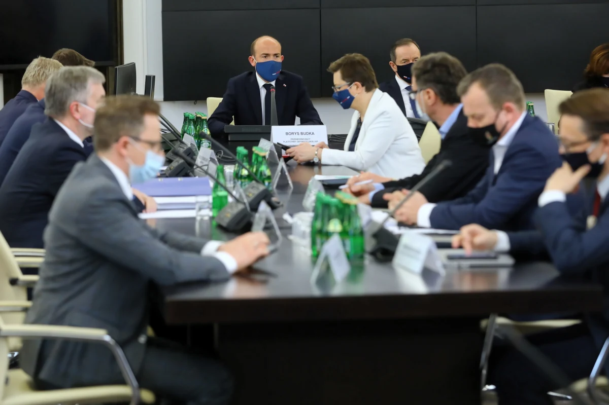 Klub Koalicji Obywatelskiej wstrzyma się od głosu w głosowaniu ratyfikacji Funduszu Odbudowy, jeśli zostaną odrzucone wszystkie poprawki klubu. W klubie będzie obowiązywać dyscyplina.