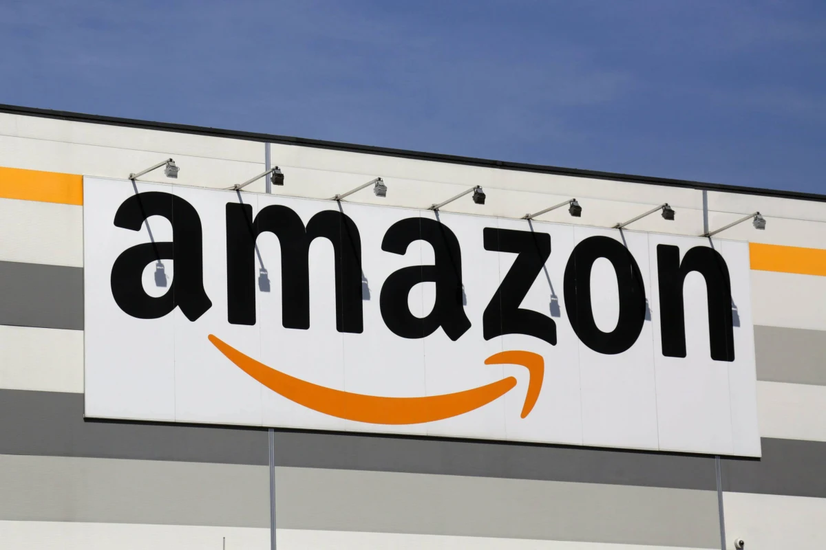 Europejska część Amazona wykazuje straty, więc nie ma mowy o płaceniu podatku. Brytyjski dziennik "The Guardian" publikuje raport finansowy z Luksemburga, gdzie Amazon ma europejską siedzibę. Z finansowych zestawień raportowanych przez obecną również w Polsce firmę wynika, że internetowy gigant zapłacił w zero podatku za zeszły rok. 