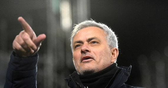 Jose Mourinho podpisał kontrakt z klubem AS Roma i poprowadzi zespół od sezonu 2021/2022 - poinformował włoski klub. Z końcem obecnych rozgrywek z tą drużyną pożegna się jego rodak – Paulo Fonseca.