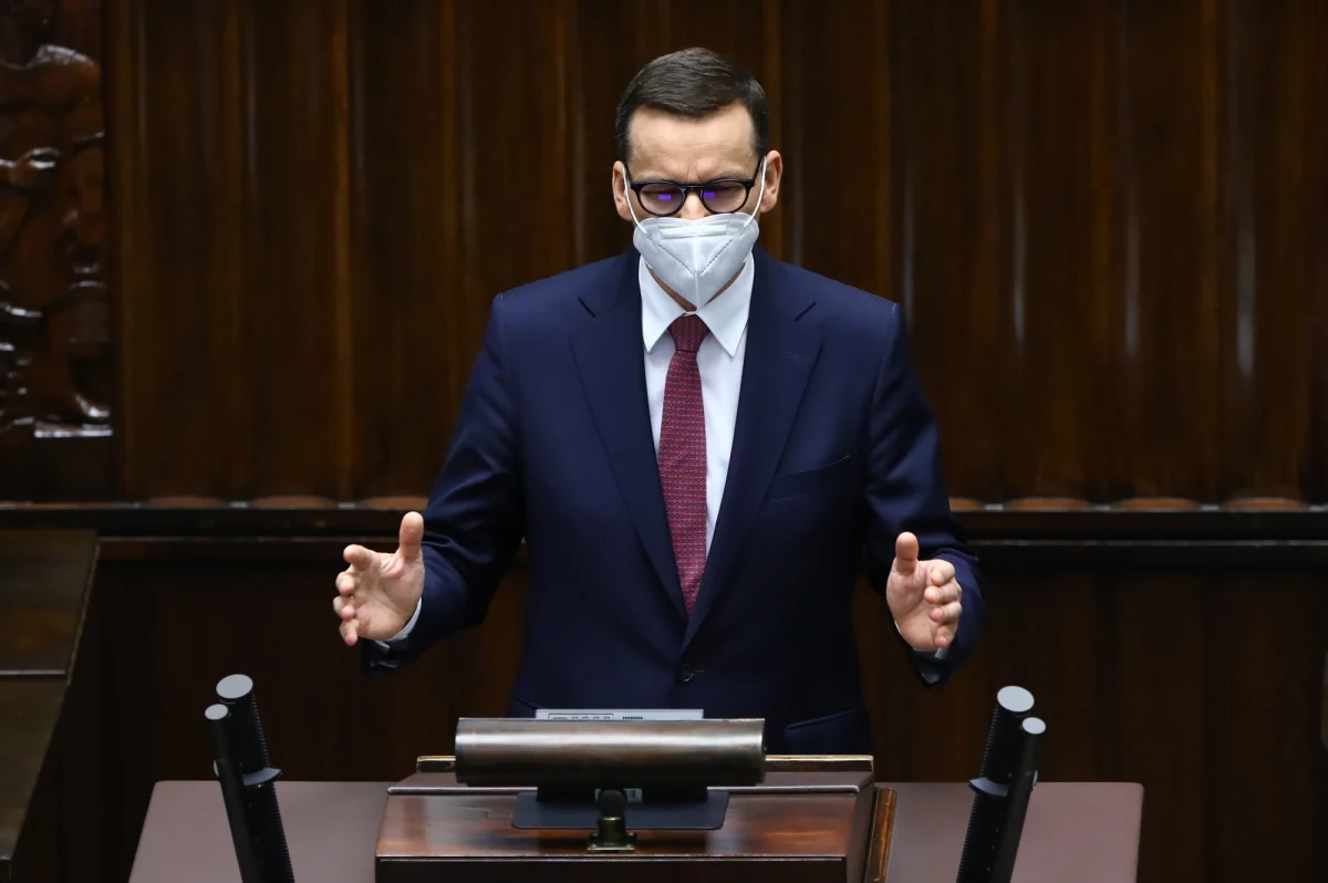 "Dziękuję tym wszystkim, którzy wznieśli się ponad swoje partyjne kalkulacje; to głosowanie na pewno było przełomowe. Ciężka praca Polaków będzie wsparta dzięki najróżniejszym inwestycjom infrastrukturalnym" - powiedział po głosowaniu ws. ratyfikacji decyzji o zasobach Unii Europejskiej premier Mateusz Morawiecki.