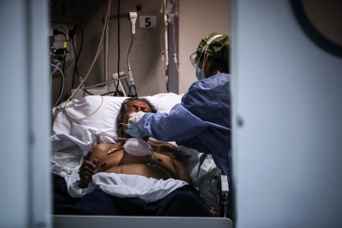 W ciągu ostatniej doby w Polsce potwierdzono 3 896 nowych przypadków zakażenia koronawirusem. Zmarło 349 pacjentów z Covid-19. To najnowsze dane udostępnione przez Ministerstwo Zdrowia.