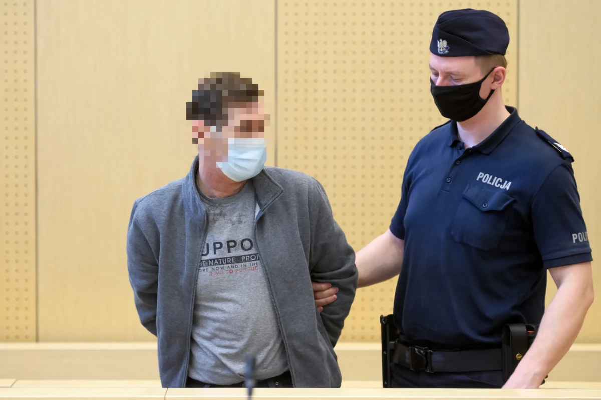 Przed poznańskim sądem rozpoczął się proces Waldemara B. oskarżonego o zabójstwo i usiłowanie zgwałcenia Zyty Michalskiej w 1994 r. Waldemar B. nie przyznał się w sądzie do zarzucanych mu czynów. Odmówił też składania wyjaśnień i odpowiedzi na pytania, z wyjątkiem pytań zadawanych przez jego obrońcę.