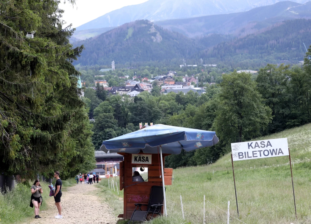 Szlak turystyczny prowadzący z Zakopanego na szczyt Gubałówki jest czynny i dostępny za darmo – powiedział PAP burmistrz Zakopanego Leszek Dorula. Władze miasta chcą także wytyczyć nowy szlak, omijający prywatną działkę, której właściciele zabronili przejścia.