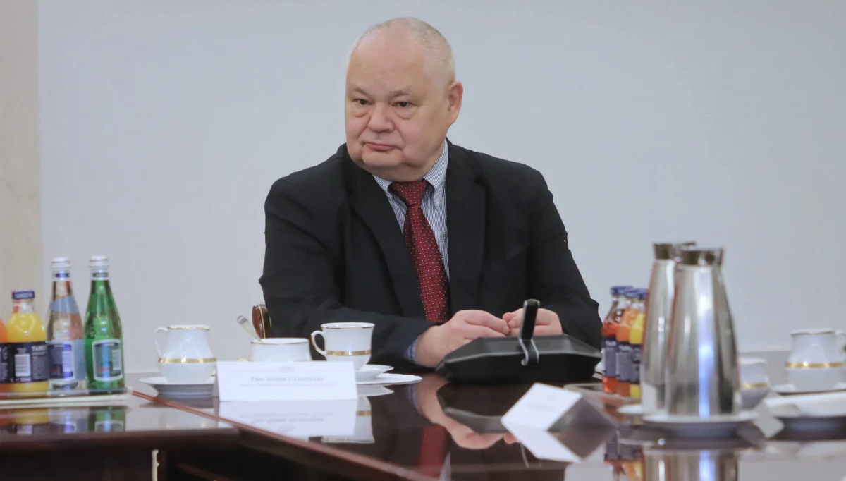 Rada Polityki Pieniężnej na środowym posiedzeniu utrzymała wszystkie stopy procentowe NBP na niezmienionym poziomie; referencyjna stopa nadal wynosi 0,10 proc. w skali rocznej - podał NBP w komunikacie. Napisano także, że w najbliższych miesiącach wskaźnik inflacji prawdopodobnie utrzyma się powyżej górnej granicy odchyleń od celu inflacyjnego. RPP oczekuje obniżenia się inflacji w przyszłym roku.
