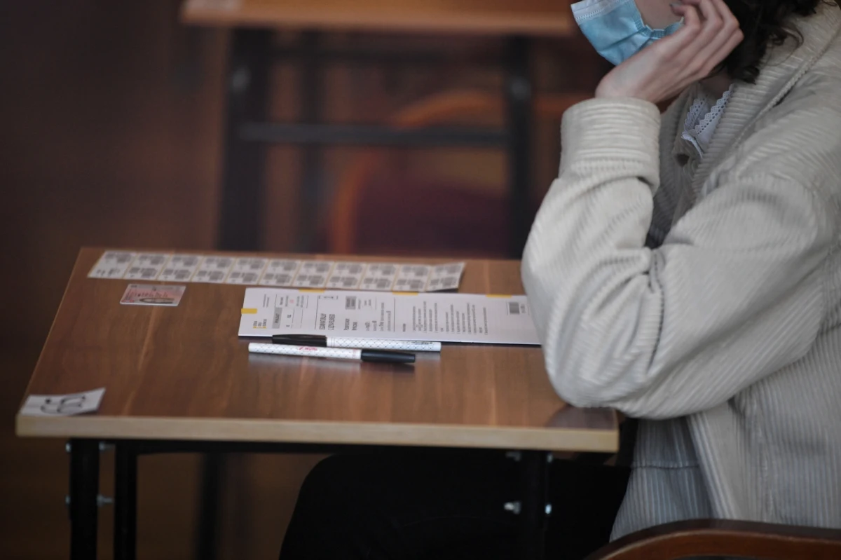 Dla większości maturzystów był to ostatni obowiązkowy egzamin maturalny: zasiedli dzisiaj do testu z języka angielskiego na poziomie podstawowym. Można już sprawdzić, jak Wam poszło: na RMF24 opublikujemy arkusze zadań i odpowiedzi!