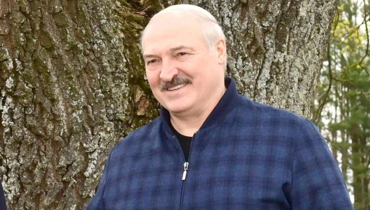 Prawa i obowiązki urzędników, zasady zachowania powinny być takie jak u wojskowych - powiedział w czwartek Alaksandr Łukaszenka.