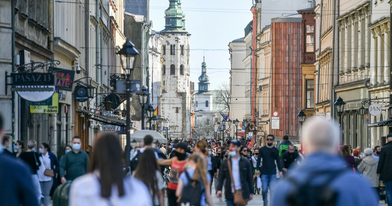 Turyści na krakowskim Rynku