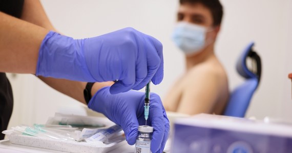 Zgodnie z harmonogram szczepień przyszła kolej na rejestrację osób w wieku od 25 do 27 lat, które w I kwartale nie zgłosiły chęci zaszczepienia. Po raz pierwszy jednego dnia odbywają się zapisy trzech roczników.