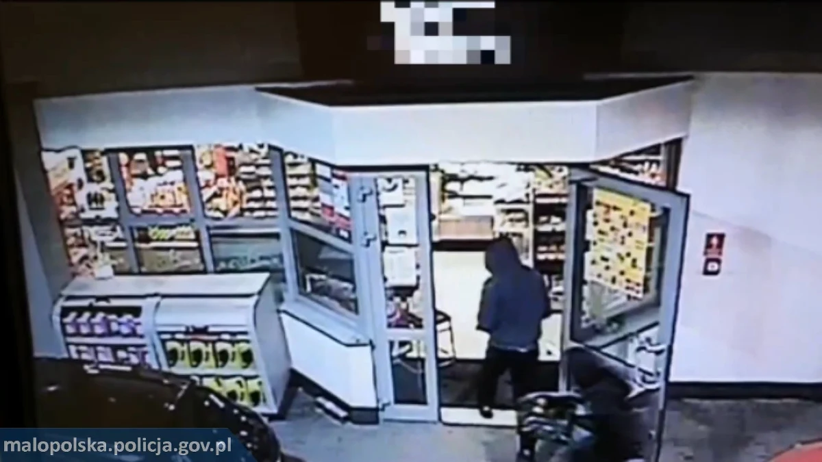 Sześciu mężczyzn w wieku od 21 do 30 lat usłyszało prokuratorskie zarzuty rozboju z użyciem niebezpiecznego narzędzia. Chodzi o zdarzenie na stacji paliw w Biertowicach koło Myślenic (Małopolskie), do którego doszło około północy z wtorku na środę.