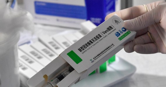 Światowa Organizacja Zdrowia awaryjnie dopuściła do użytku szczepionkę przeciw Covid-19 chińskiej firmy Sinopharm. To pierwszy zaaprobowany przez WHO preparat na koronawirusa niewyprodukowany na Zachodzie.