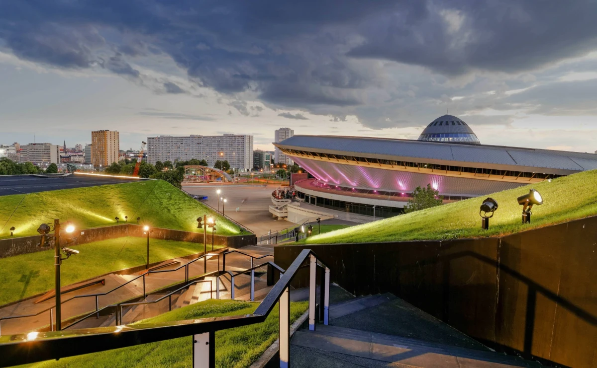 Przemawiał tu Fidel Castro, śpiewał Elton John, Polacy zdobyli mistrzostwo świata w siatkówce – Spodek, bo o nim mowa, obchodzi dziś 50. urodziny. W wieloletniej historii zidentyfikowanego i latającego – według niektórych kibiców - obiektu zapisało się mnóstwo niezapomnianych wydarzeń. O nich opowiedziała RMF FM Marta Stach, rzeczniczka Spodka.