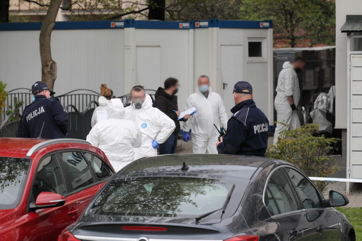 W przyszłym tygodniu ma zostać przeprowadzona sekcja zwłok mężczyzny zamordowanego w piątek w pralni na warszawskim Gocławiu. Jak wynika z dotychczasowych ustaleń, 37-latek zabił swojego 73-letniego ojca, właściciela pralni. Napastnik trafił w ciężkim stanie do szpitala i przeszedł operację.