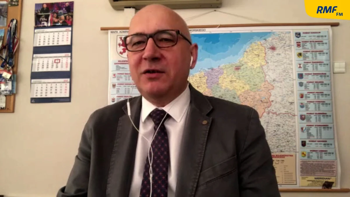 "Nie rozumiem tego stanowiska, ale podchodzę do niego z szacunkiem" - tak krytyczne stanowisko Solidarnej Polski ws. Funduszu Odbudowy komentował w RMF FM europoseł Prawa i Sprawiedliwości Joachim Brudziński. "Jedno trzeba moim kolegom z Solidarnej Polski oddać - są w tym wszystkim konsekwentni i wiarygodni. Zbigniew Ziobro i politycy Solidarnej Polski uważali, uważają i pewnie będą uważać, że są pewne niebezpieczeństwa związane z uwspólnotowieniem długu europejskiego i transformacją energetyczną. Są w tym konsekwentni. Mówili to od początku" - tłumaczył. "Mamy wystarczająco dużo wrogów na zewnątrz, żeby podgrzewać atmosferę i mówić o jakichś karach" - dodał gość Krzysztofa Ziemca, pytany o ewentualne kary dla polityków Solidarnej Polski. 