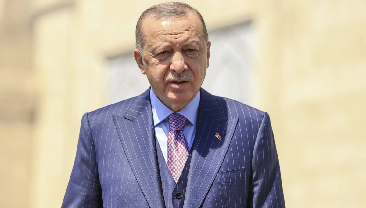 Prezydent Turcji Recep Tayyip Erdogan w sobotę nazwał Izrael "państwem terroru" i wezwał wszystkie kraje muzułmańskie i społeczność międzynarodową do podjęcia "skutecznych" kroków przeciwko Izraelowi, dodając, że ci, którzy milczą, są "stroną tamtejszego okrucieństwa".