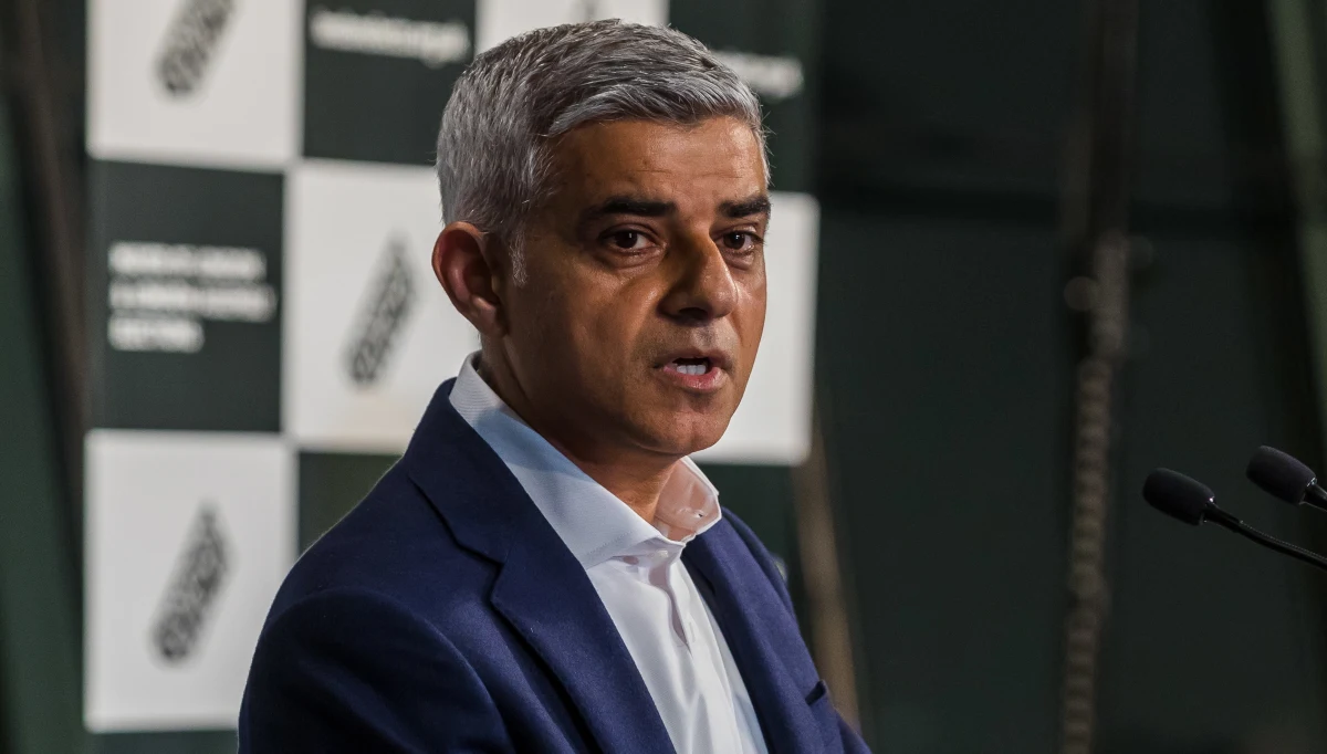 Dotychczasowy burmistrz Londynu Sadiq Khan z Partii Pracy wygrał czwartkowe wybory i pozostanie na tym stanowisku na drugą kadencję - ogłoszono w sobotę wieczorem. Jego zwycięstwo okazało się jednak mniej przekonujące niż wskazywały sondaże.