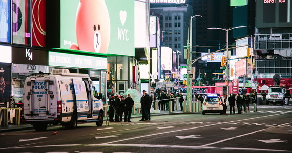 W Nowym Jorku na Times Square w sobotę doszło do bójki między kilkoma mężczyznami, która następnie przerodziła się w strzelaninę, w której ranni zostali przechodnie, dwie kobiety i czteroletnia dziewczynka.