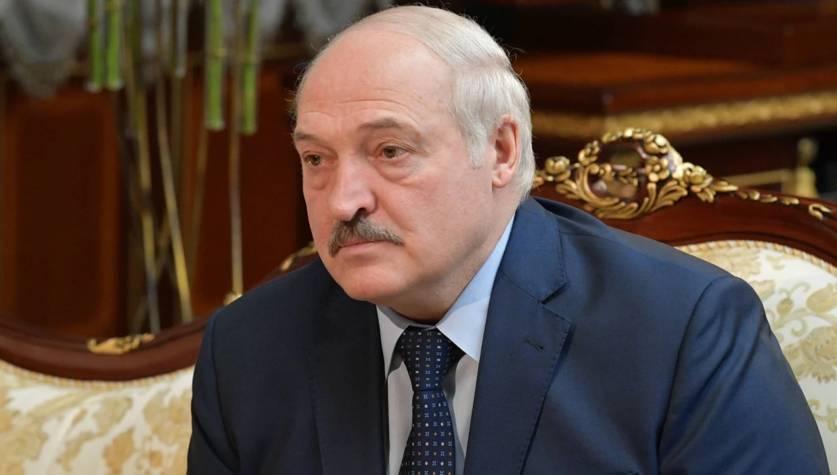 Prezydent Białorusi Alaksandr Łukaszenka podpisał w niedzielę dekret "o ochronie suwerenności i ustroju konstytucyjnego", który przewiduje, że w przypadku śmierci głowy państwa władza w kraju przejdzie w ręce Rady Bezpieczeństwa. Dokument już obowiązuje.