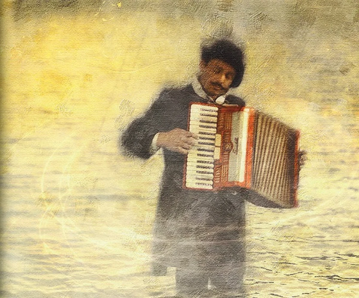 Debiutanci w każdej branży z założenia mają pod górkę. Muszą po pierwsze czymś się wyróżnić, a po drugie udowodnić, że opanowali choć podstawy rzemiosła, które chcą uprawiać. Pandemiczny debiut literacki wydaje się w tym układzie pomysłem szalenie odważnym i jednocześnie szalenie trudnym. Okazuje się jednak, że da się to zrobić w dobrym stylu. Całe szczęście. 