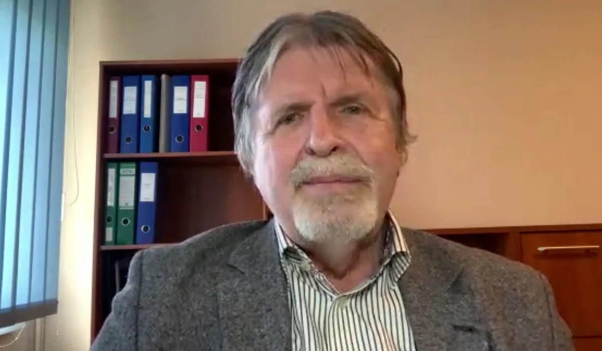 "Moje odejście z klubu parlamentarnego PiS wynika z zawiedzionych nadziei na poprawę sytuacji w Polsce, na większy porządek i zrealizowanie przynajmniej tych celów, których wiele osób się spodziewało" - powiedział w niedzielę poseł Porozumienia Andrzej Sośnierz.