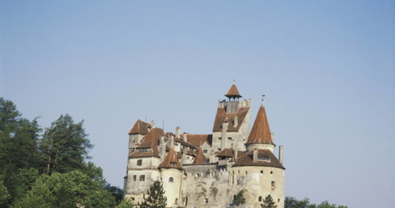 W majowe weekendy każda osoba zwiedzająca położony w rumuńskiej Transylwanii zamek w Branie, uważany za siedzibę legendarnego wampira Drakuli, będzie mogła zaszczepić się przeciw Covid-19.