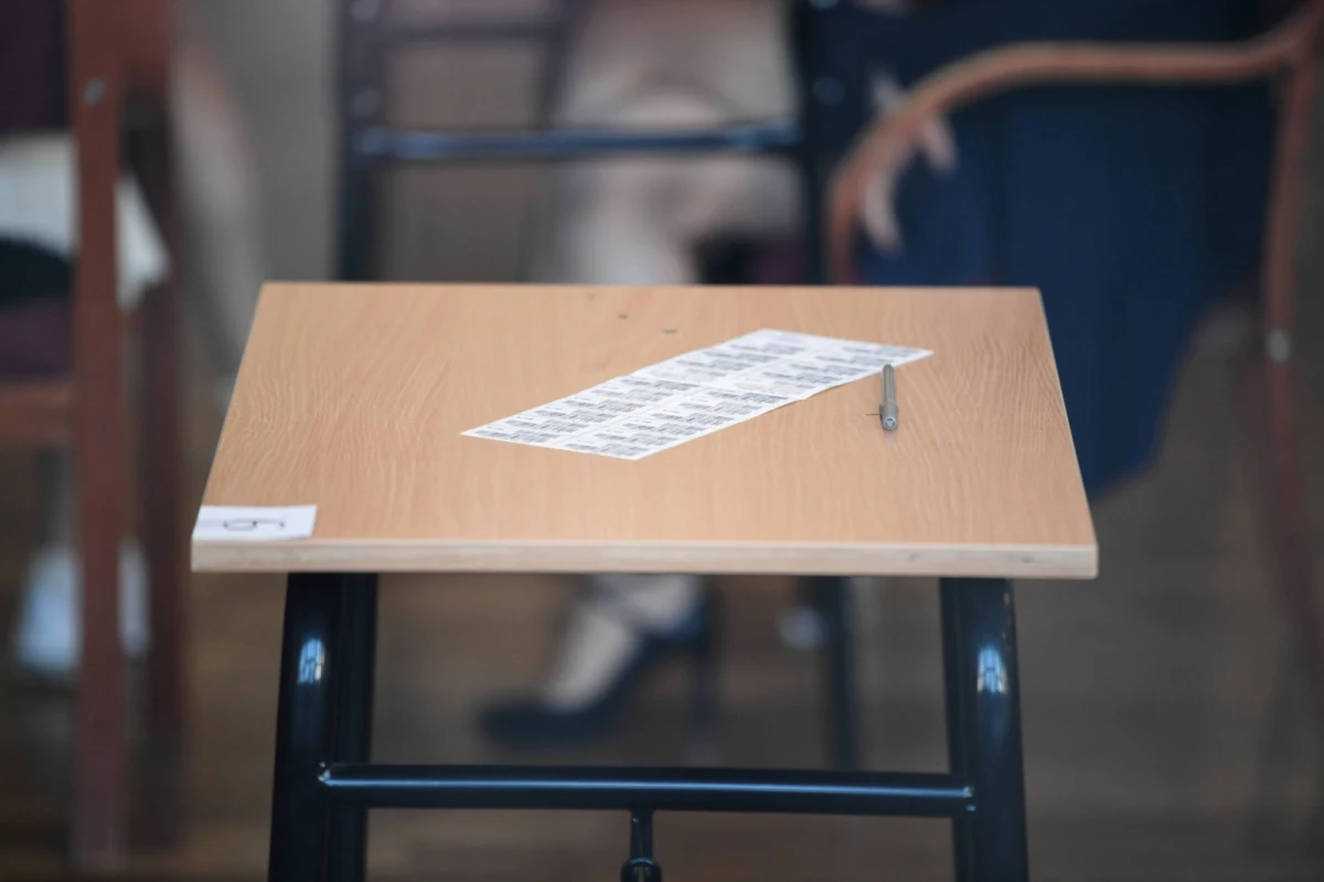 Jest policyjne dochodzenie w sprawie podejrzeń przecieku tematów z tegorocznej matury z języka polskiego. Jak dowiedział się reporter RMF FM, po zawiadomieniu z Centralnej Komisji Egzaminacyjnej postepowanie będą prowadzić śródmiejscy policjanci z Warszawy. 