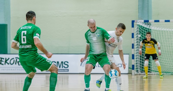 Po dziewięciu sezonach gry na najwyższym poziomie rozgrywkowym AZS UŚ Katowice żegna się ze STATSCORE Futsal Ekstraklasą. W decydującym spotkaniu Akademicy ulegli GI Malepszy Futsal Leszno 0:4.