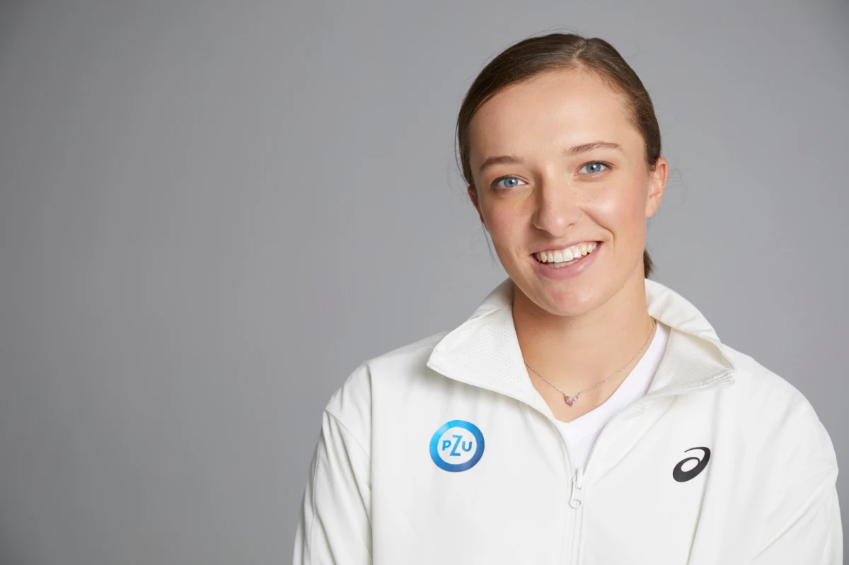 Iga Świątek awansowała do drugiej rundy tenisowego turnieju WTA 1000 na kortach ziemnych w Rzymie po kreczu rywalki - Amerykanki Alison Riske. Mecz zakończył się przy stanie 5:4 dla Polki w pierwszym secie.