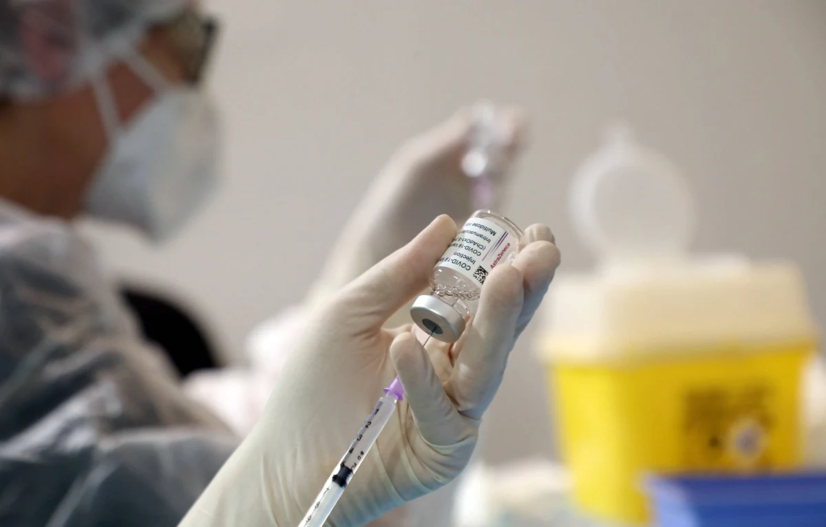 Są poważne problemy z dostawami szczepionki przeciw Covid-19 od koncernu AstraZeneca. Jak powiedział agencji informacyjnej Reuters unijny urzędnik, koncern dostarczył dotąd krajom Unii Europejskiej niespełna 50 mln dawek preparatu: to zaledwie jedna szósta puli, jaką AstraZeneca powinna dostarczyć Wspólnocie do końca czerwca.