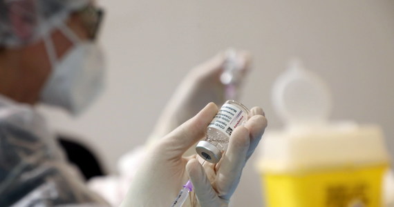 Są poważne problemy z dostawami szczepionki przeciw Covid-19 od koncernu AstraZeneca. Jak powiedział agencji informacyjnej Reuters unijny urzędnik, koncern dostarczył dotąd krajom Unii Europejskiej niespełna 50 mln dawek preparatu: to zaledwie jedna szósta puli, jaką AstraZeneca powinna dostarczyć Wspólnocie do końca czerwca.